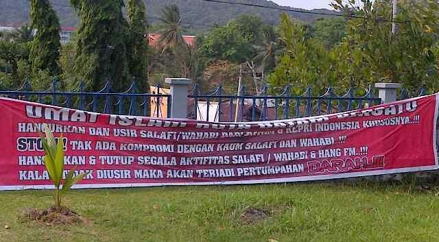 Spanduk anti takfiri Batam