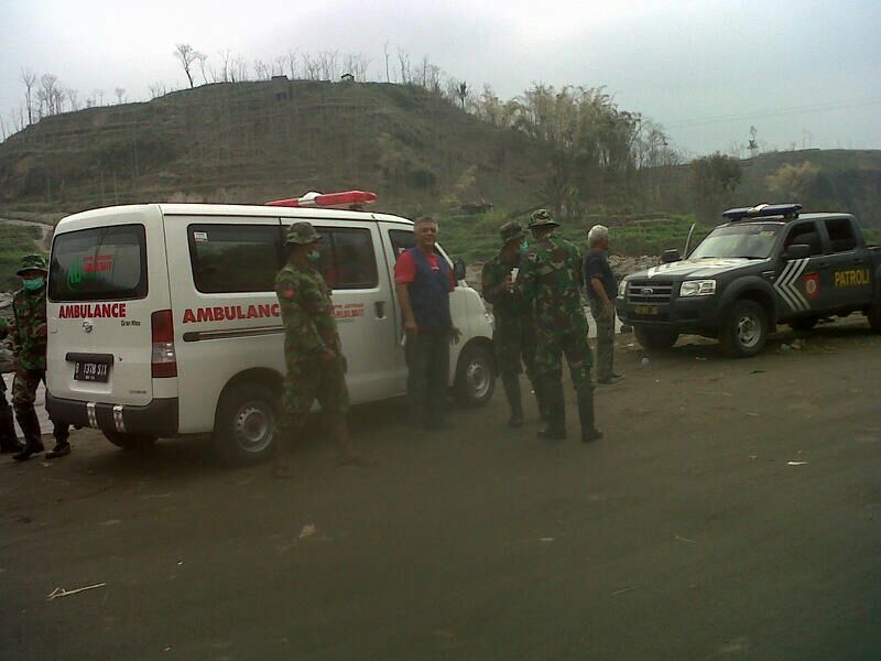 Ambulan Ahlulbait Indonesia Tembus Puncak Kelud