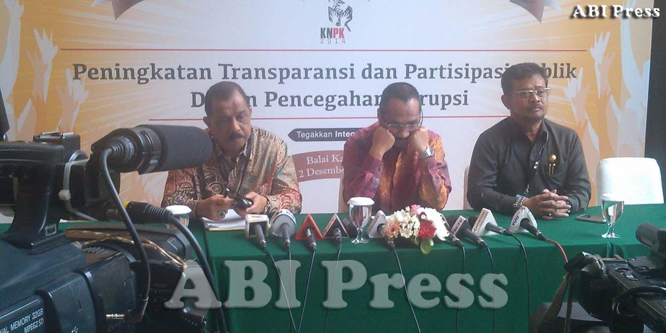 (dari kiri) Richard Louhenapessy, Abraham Samad, dan Syahrul Yasin Limpo