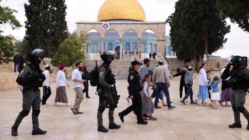 Tentara Kolonial Zionis Serbu al-Quds