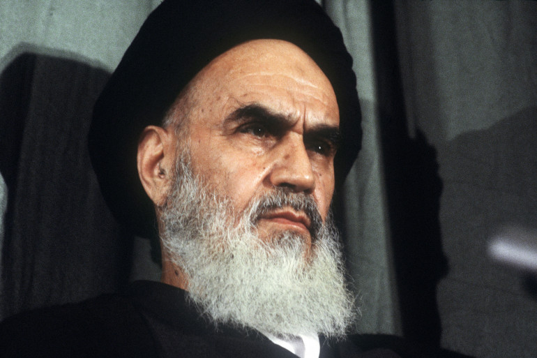 Dua Pekerjaan Besar Imam Khomeini