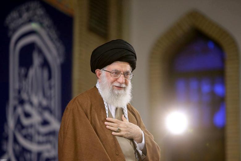 Perjuangan Politik Imam Ali Khamenei