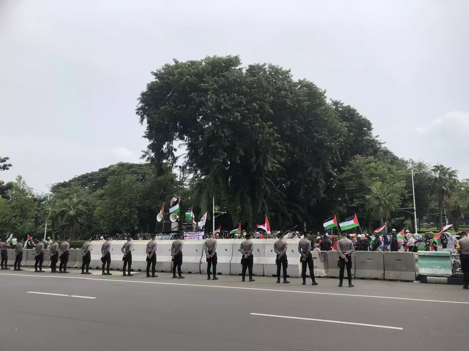 Di Depan Kedubes AS, Solidaritas Buruh dan Ojol Suarakan Keadilan Untuk Palestina