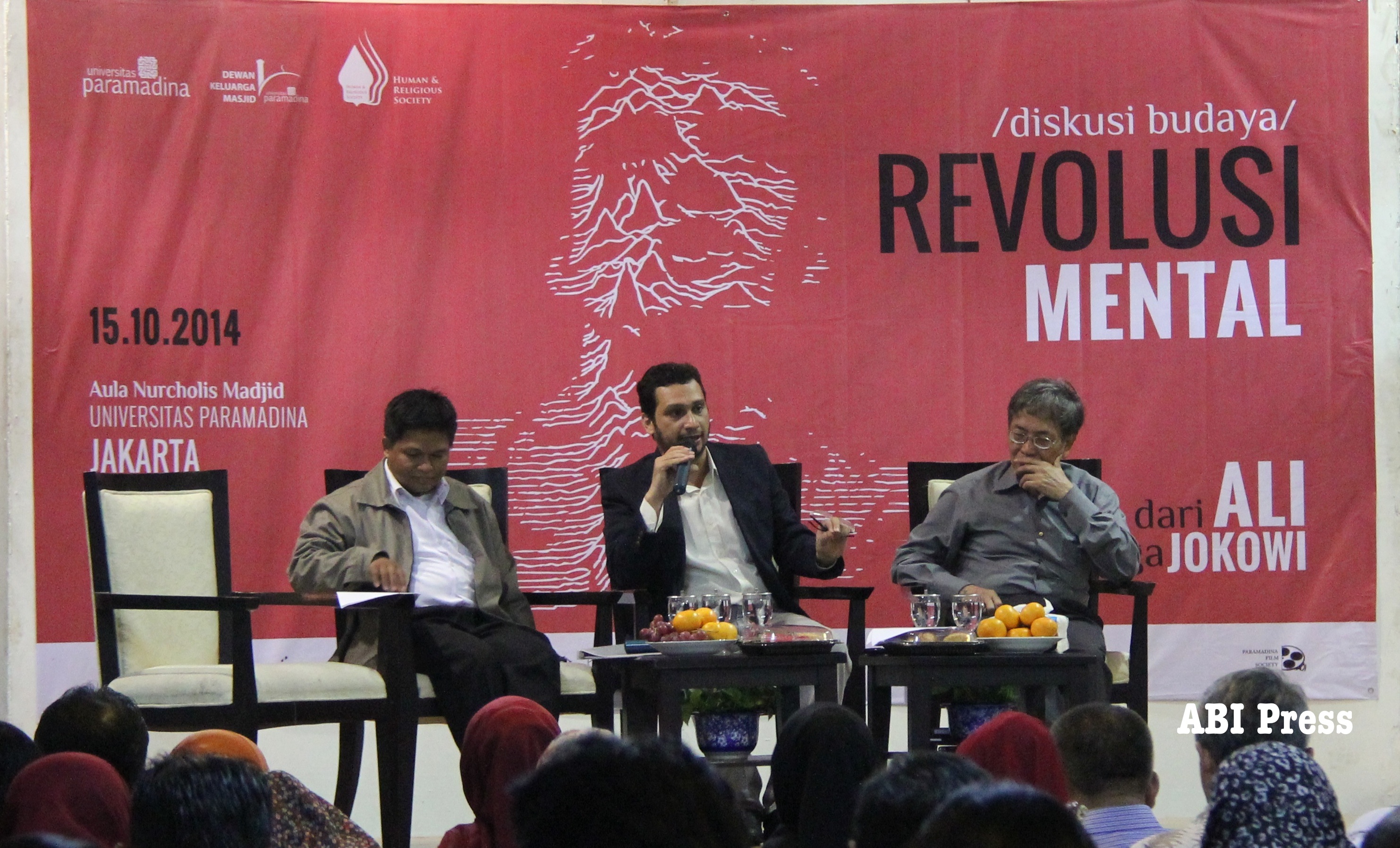 Jalaluddin Rakhmat (kanan)