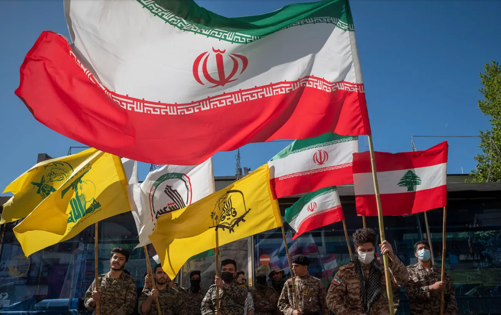 Imam Khomeini: Kemajuan dengan Bergantung pada Barat Hanya Mitos