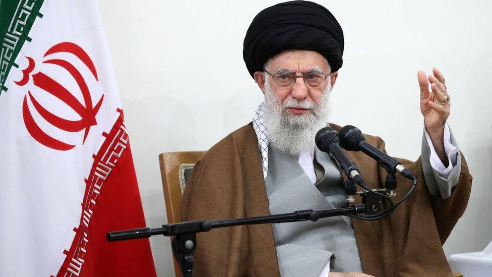 Ayatullah Khamenei: Mengatasi Masalah Keadilan Sosial dengan Al-Qur'an