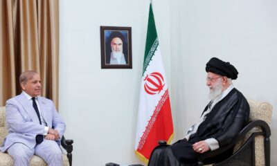 Ayatullah Khamenei: Kami Optimistis terhadap Masa Depan Dunia Islam