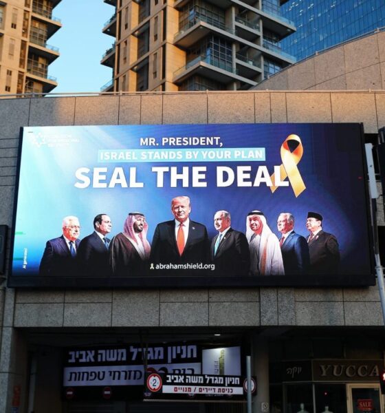 Baliho Bicara Lebih Lantang dari Diplomasi