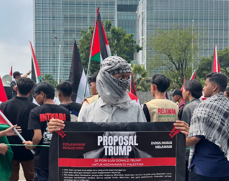 Ratusan Massa KOSPY Padati Kantor PBB Jakarta dalam Aksi Bela Palestina