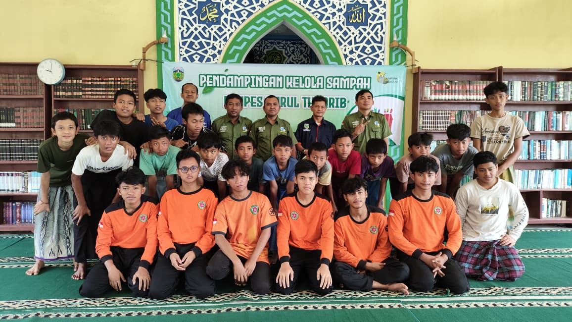 Santri Darut Taqrib dan ABI Responsif Belajar Kelola Sampah dari DLH Jepara