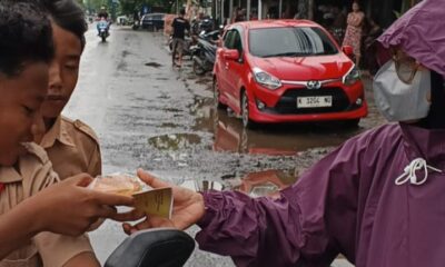 MT Fatimiyah, Muslimah ABI, dan PHBI Jepara Sosialisasikan Keteladanan Sayyidah Fatimah Melalui Brosur