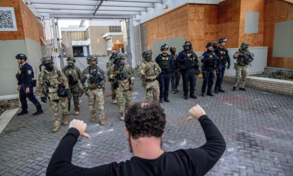 Amerika dan Perang Keluarga Bersenjata