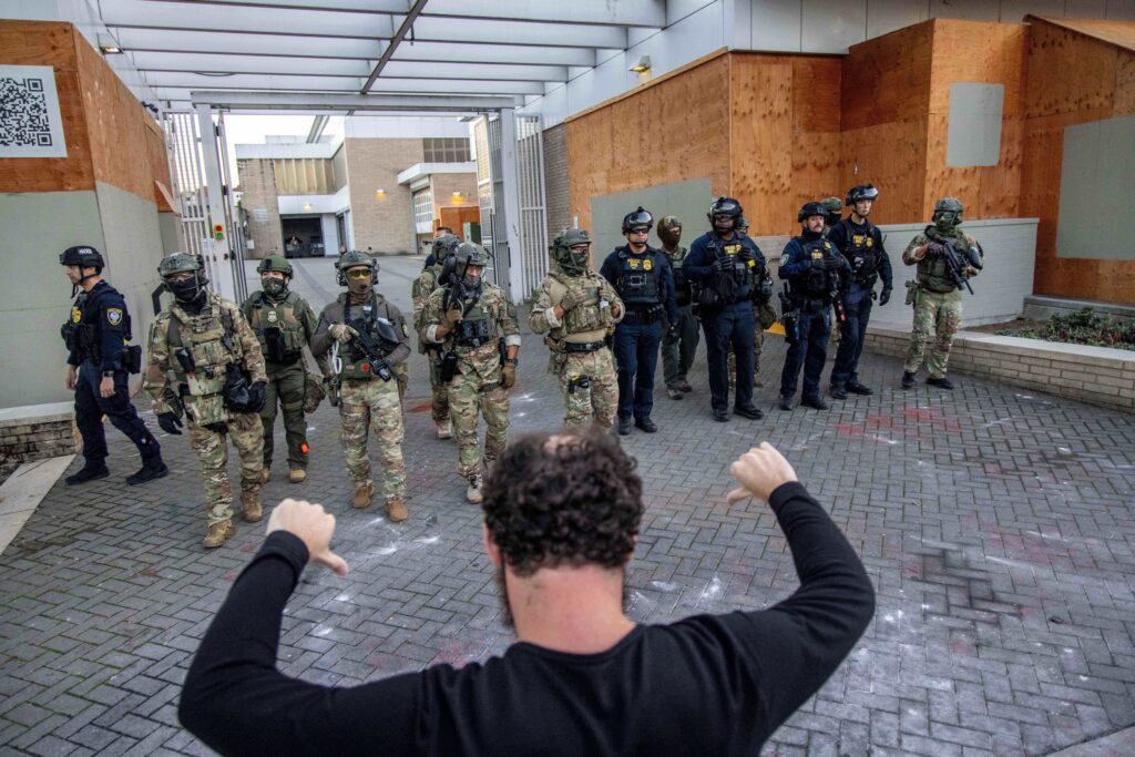 Amerika dan Perang Keluarga Bersenjata