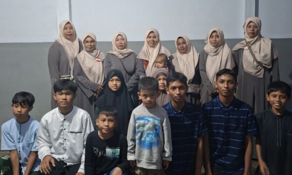 Muslimah dan DPD ABI Lumajang Salurkan 60 Paket Sembako, Libatkan Santri Madin Tanamkan Kepedulian Sosial