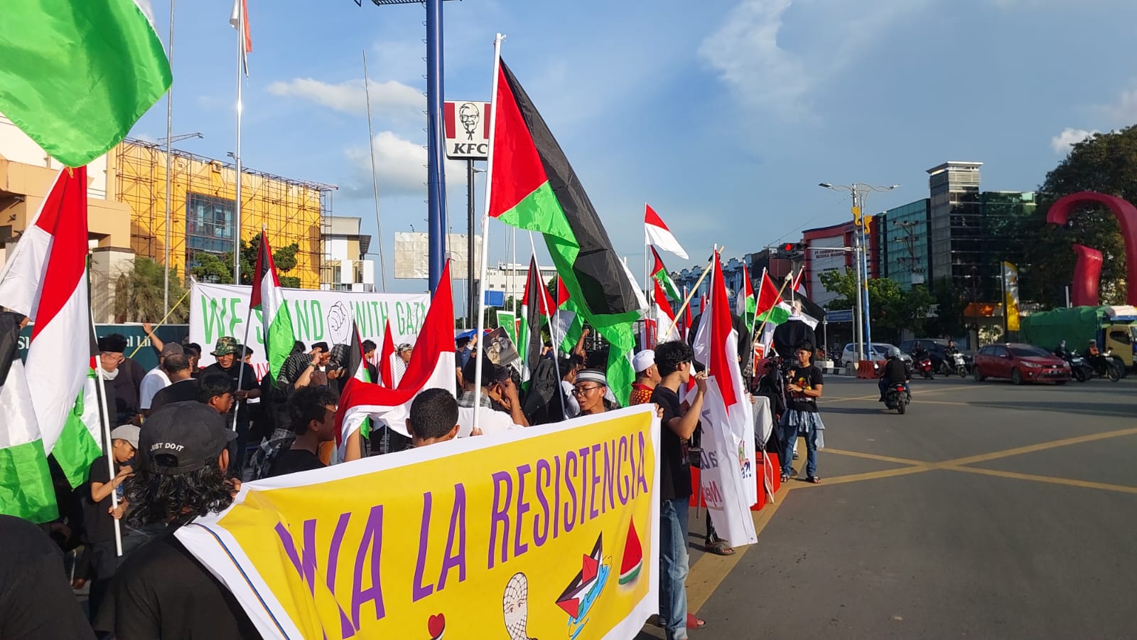 Ratusan Warga Samarinda Peringati Al-Quds di Simpang Lembuswana, Desak RI Keluar dari BOP