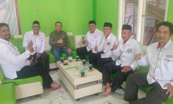 DPD Ahlulbait Indonesia Kota Probolinggo bersilaturahmi dengan Wakil Ketua DPRD Gus Mujib guna memperkuat persatuan umat dan kolaborasi sosial.