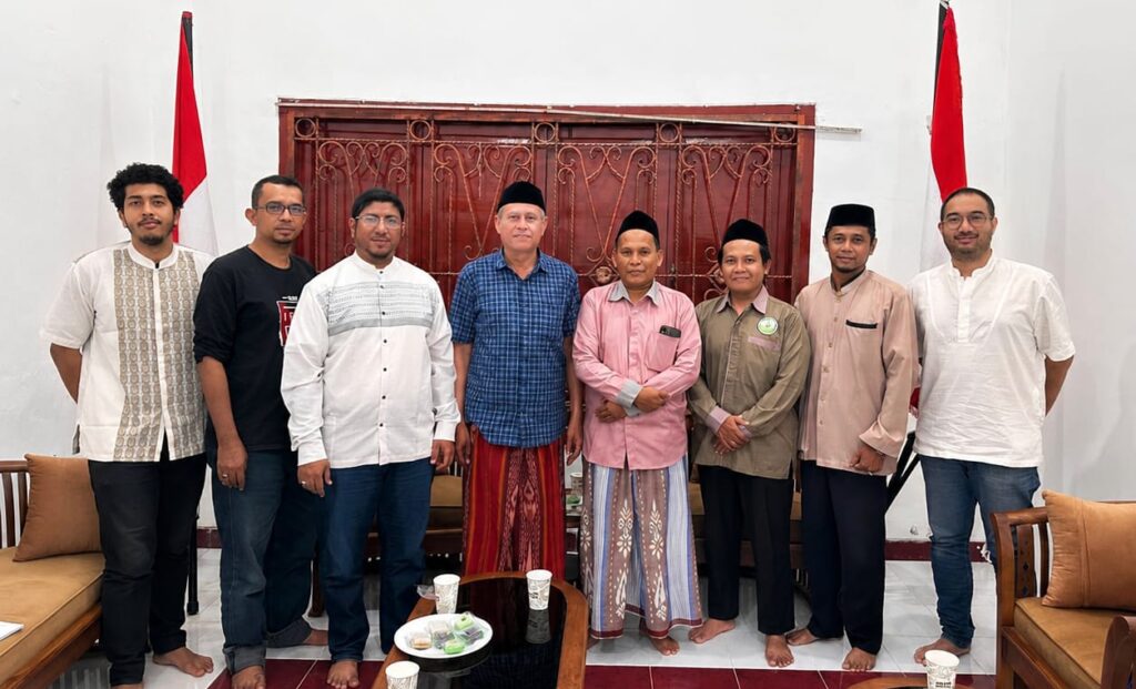 Yayasan Tarbiyatuddunya Wal Akhiroh hadir melalui tiga perwakilannya, yakni H. Ircham selaku salah satu pendiri sekaligus Ketua Dewan Pembina, Wawan Wahyudi, S.Si. sebagai Sekretaris, serta H. Haidar.