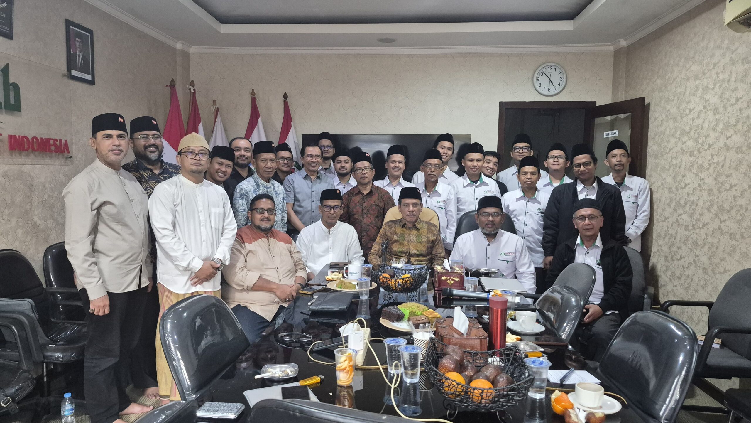 Jajaran DPW ABI Jawa Barat berfoto bersama pimpinan DPP ABI usai agenda silaturahmi dan konsolidasi organisasi di Jakarta, Kamis (20/5/2026).