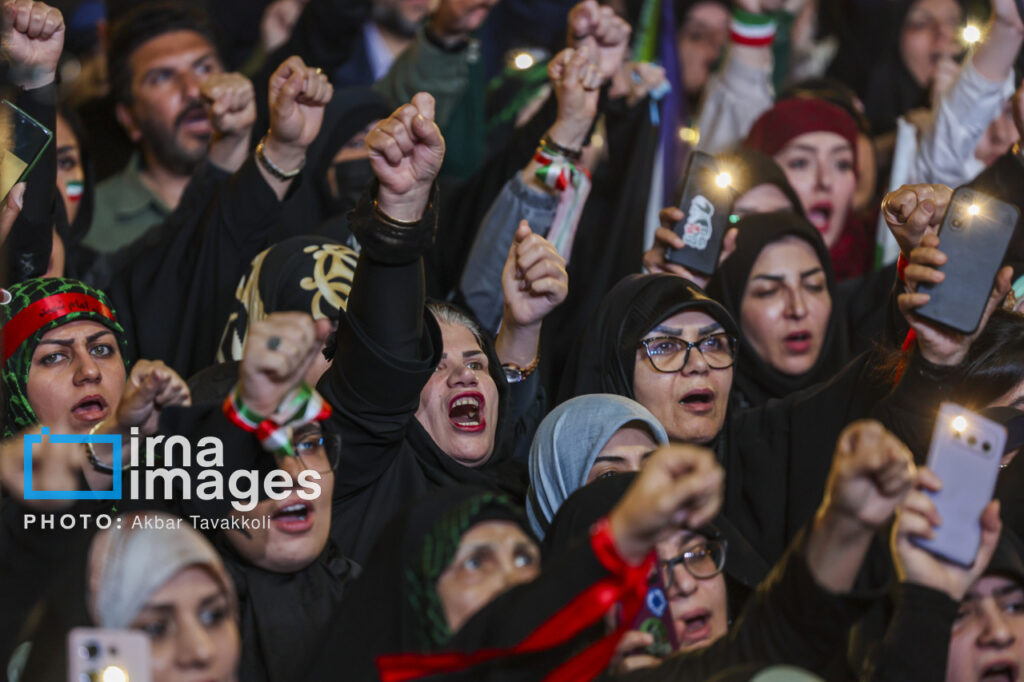 Survei terbaru menunjukkan mayoritas warga Iran mendukung kerumunan malam dan solidaritas sosial pascaperang.