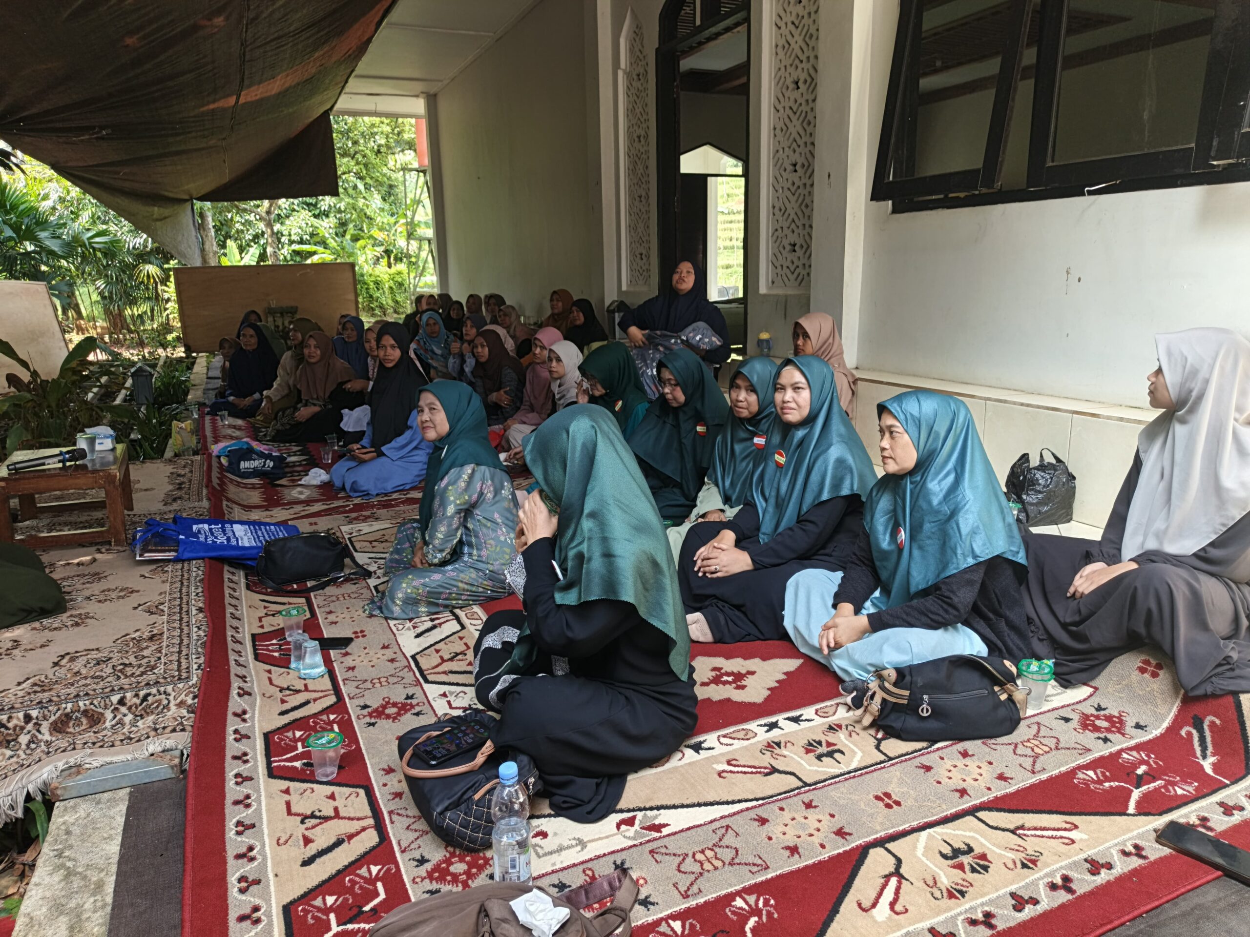 Silaturahmi Muslimah ABI Garut berlangsung hangat dengan materi tentang masyarakat Mahdawi serta pentingnya peran perempuan dalam kehidupan umat.