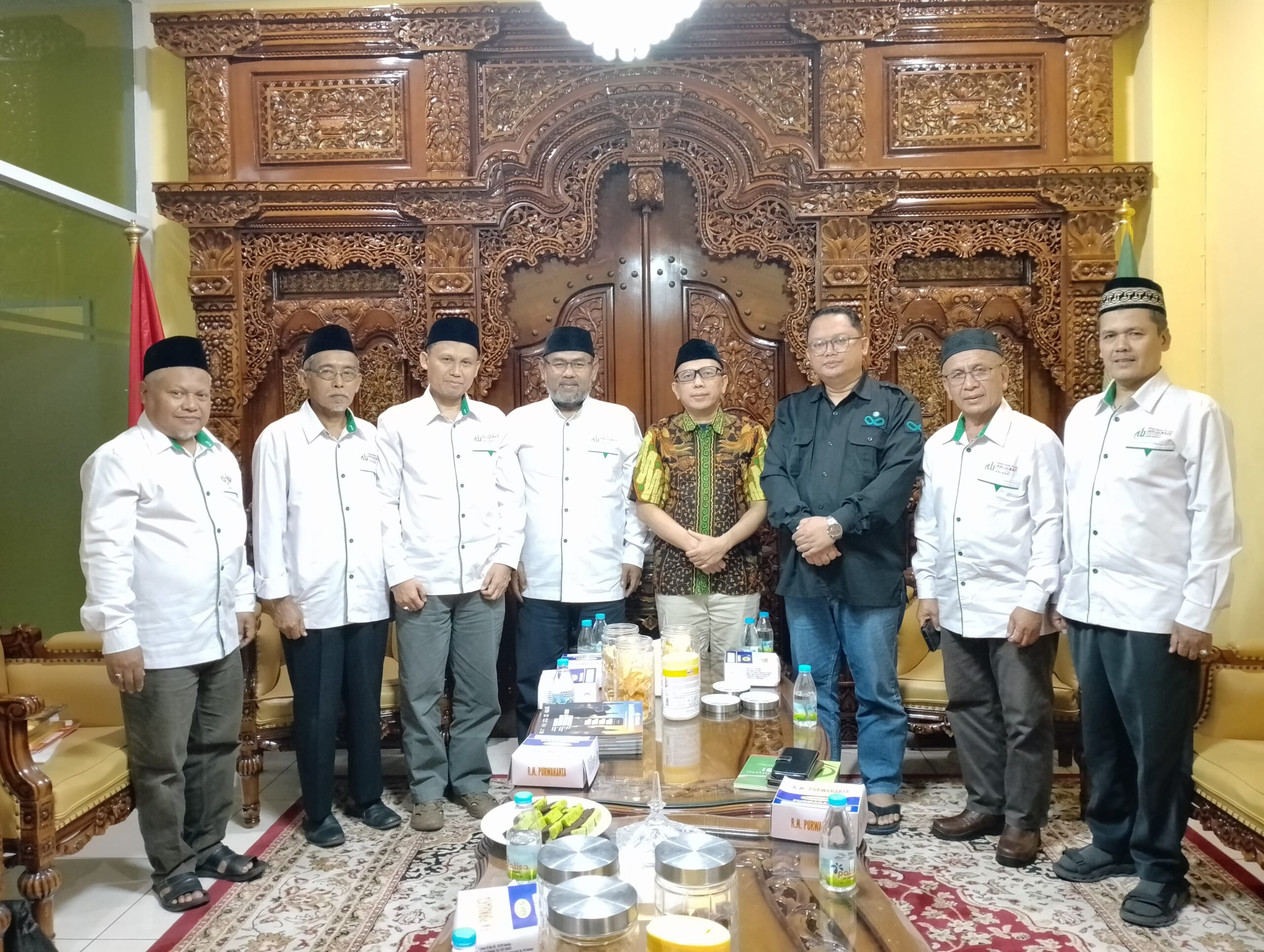 Jajaran DPW ABI Jawa Barat dan PWM Jawa Barat berfoto bersama usai silaturahmi dan dialog di Bandung, Rabu (10/6/2026).
