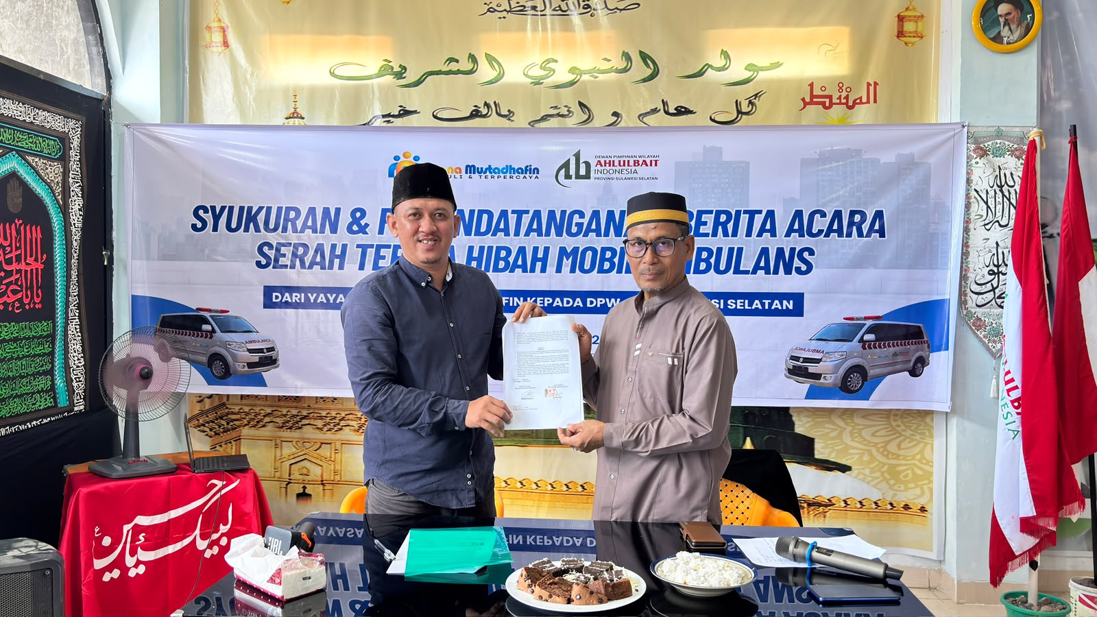 Ketua DPW ABI Sulawesi Selatan, Imran Latief, menerima secara simbolis hibah satu unit ambulans dari General Manager Yayasan Dana Mustadhafin, Ahmad Hidayat, di Sekretariat LDSI Al Muntazhar, Minggu (14/6/2026).