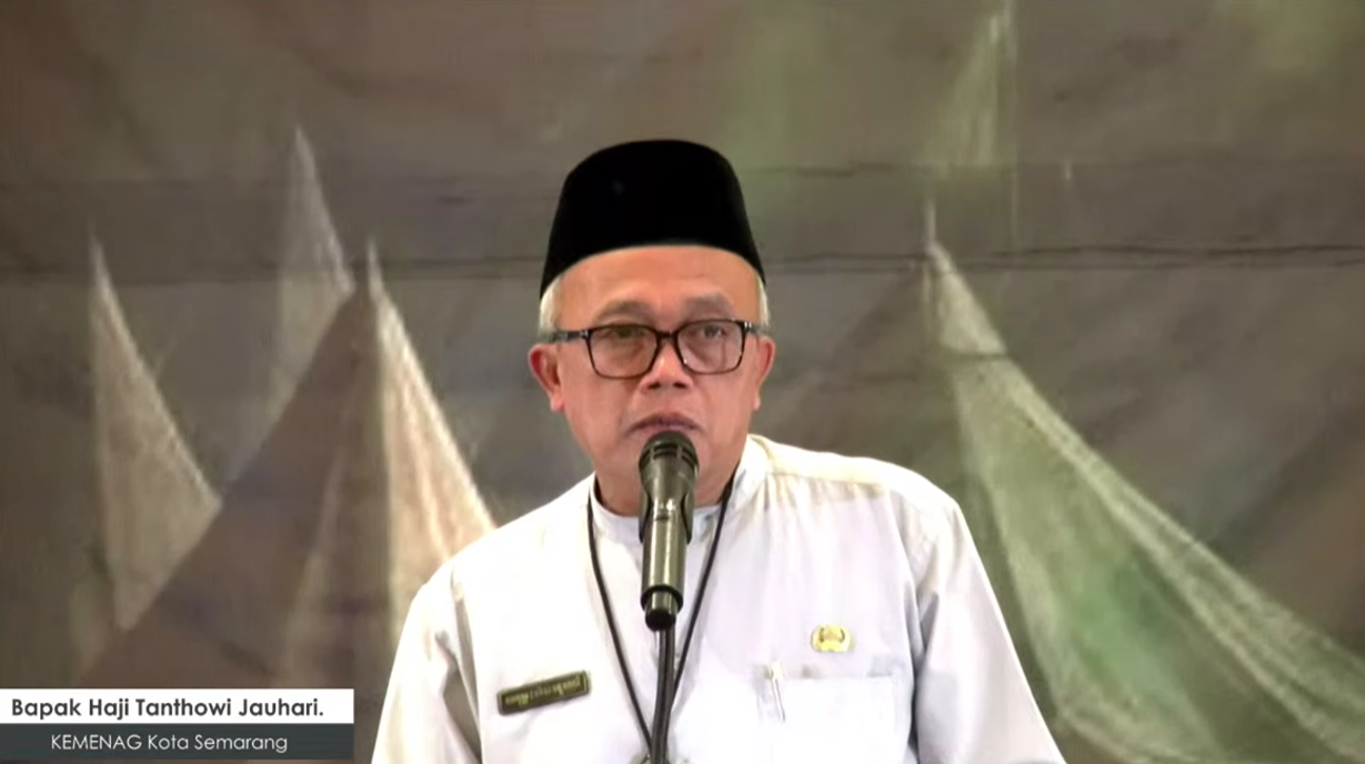 H. Tantowi Jauhari mewakili Kepala Kantor Kementerian Agama Kota Semarang menyampaikan sambutan dalam peringatan Haul Imam Husain bertema "Al-Husain Cahaya Keadilan dalam Gelapnya Kezaliman" di Semarang, Jumat (26/6/2026).