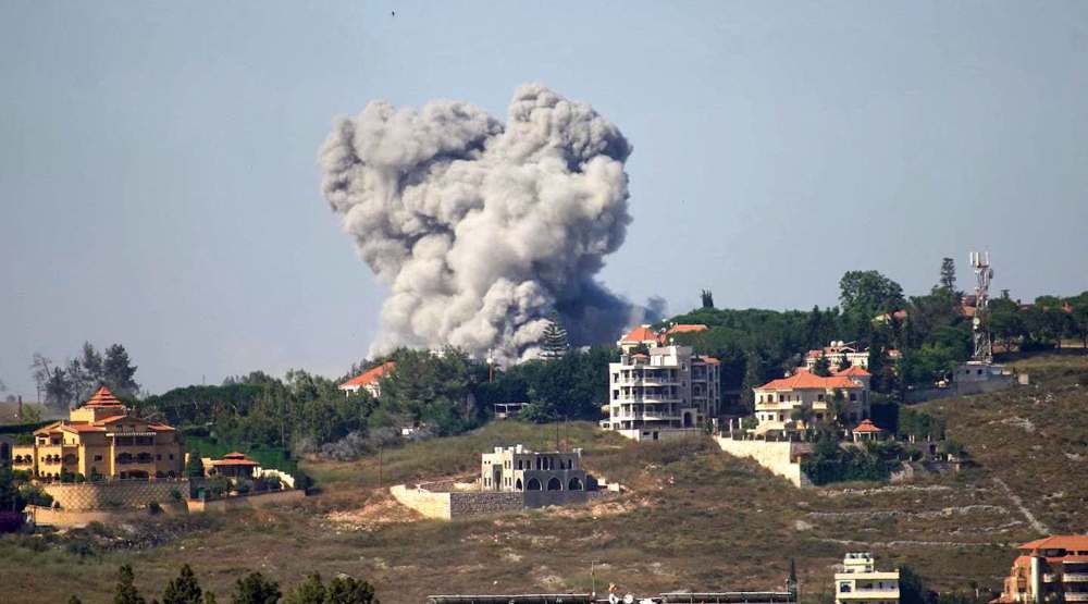 Asap mengepul membubung tinggi setelah serangan Israel menghantam sejumlah sasaran di wilayah Nabatieh, Lebanon selatan, pada 20 Juni 2026. (Foto: AFP)
