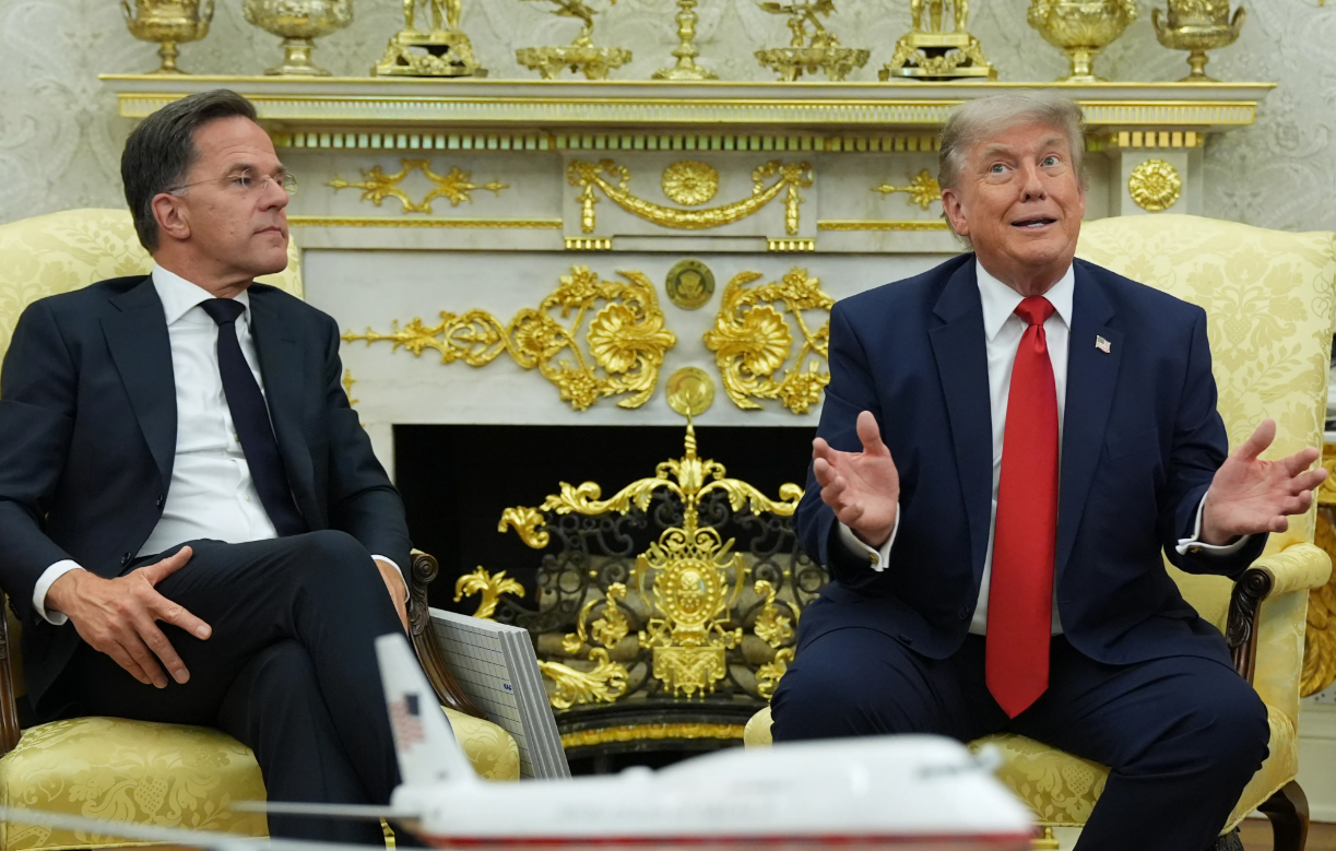 Sekretaris Jenderal NATO, Mark Rutte, bersama Presiden Amerika Serikat Donald Trump di Gedung Putih. Rutte menyatakan sejumlah negara anggota NATO mendukung operasi militer Amerika Serikat selama konflik dengan Iran. (Foto: Pressdemocrat)