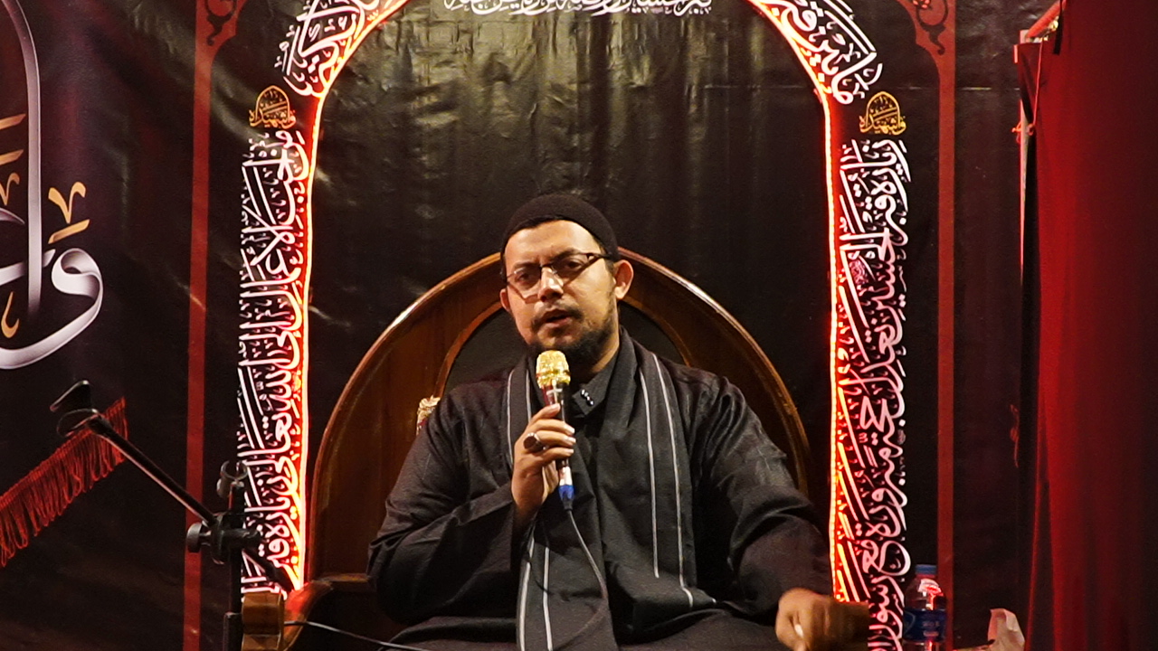 Ustadz Muhammad Al Haddad menyampaikan ceramah malam ketiga Muharram di Yayasan Ulul Albab Kota Pasuruan, menjelaskan bahwa Revolusi Imam Husein As merupakan bagian dari kehendak dan perencanaan Ilahi yang telah ditetapkan Allah