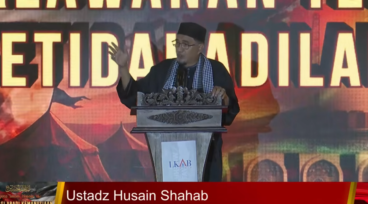 Ustadz Husain Syahab menyampaikan orasi pada peringatan Syahadah Imam Husain a.s. yang diselenggarakan Lembaga Komunikasi Ahlul Bayt (LKAB) Jakarta, Jumat (26/6/2026).