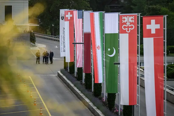 Perundingan yang berlangsung di Swiss dilaporkan terhenti setelah ancaman dari Washington. Masa depan dialog Iran dan AS kini dipertanyakan.