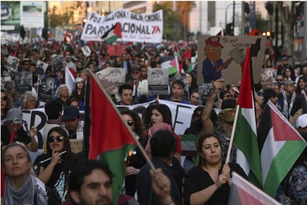 Aktivis dan pengacara pendukung Palestina di Cile meluncurkan kampanye yang berhasil menghimpun hampir 80 ribu tanda tangan untuk mendesak PBB meninjau status keanggotaan Israel. (Foto: Middle East Monitor)