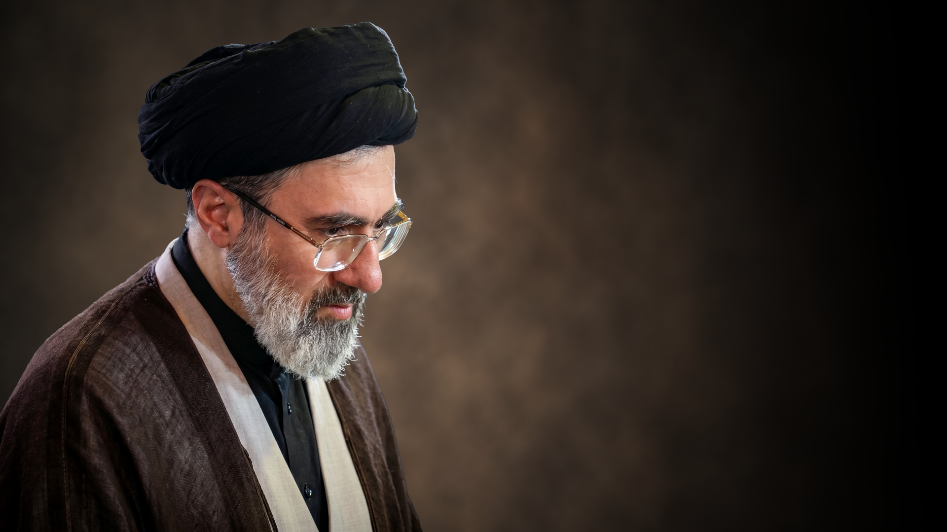 Ayatullah Mojtaba Khamenei menyampaikan terima kasih kepada rakyat Iran dan Irak atas penghormatan bagi Ayatullah Ali Khamenei.