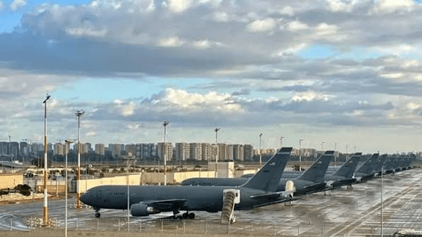 Pesawat tempur dan pengebom militer Amerika Serikat. Pengamat keamanan Iran menyebut sejumlah aset udara CENTCOM telah ditarik dari kawasan Asia Barat.