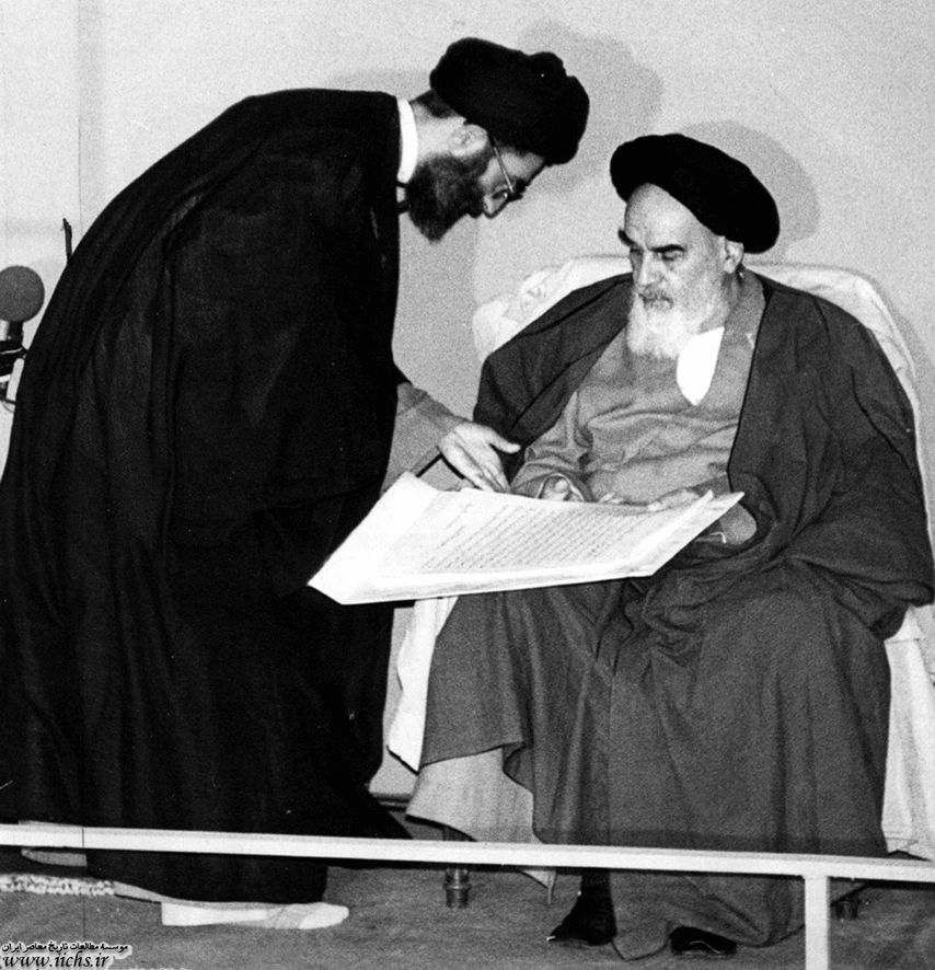 Imam Sayyid Ali Khamenei pada masa awal perjuangan Revolusi Islam Iran. Dalam memoar Khun Deli Keh La'l Shod, beliau mengisahkan sebuah mimpi ketika Imam Khomeini berkata, "Engkau Akan Menjadi Yusuf", yang kemudian dikenang banyak pendukung Revolusi Islam sebagai bagian dari perjalanan hidup dan perjuangannya.