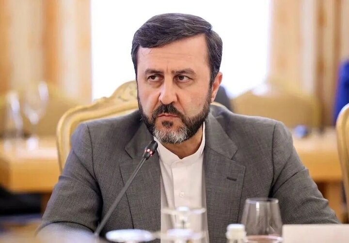 Wakil Menteri Luar Negeri Iran Bidang Hukum dan Internasional, Kazem Gharibabadi, memaparkan alasan penolakan Iran terhadap proposal Amerika Serikat dalam perundingan di Islamabad. (Foto: Mehr News Agency)