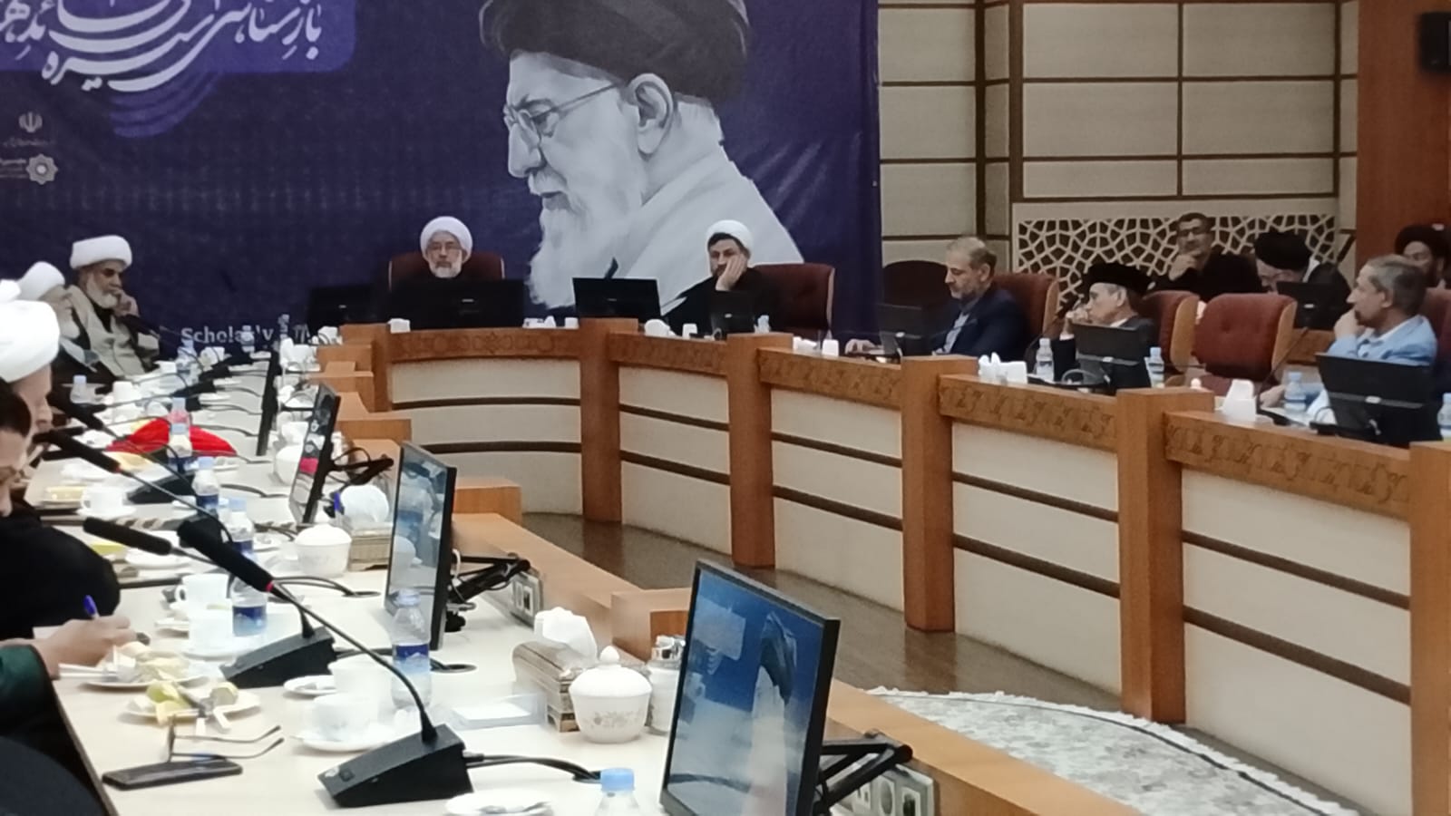 Sekitar 100 alumni dan intelektual Muslim dari 15 negara, termasuk delegasi Indonesia, menghadiri Konferensi Internasional di Auditorium Rektorat Al Musthafa International University, Kota Suci Qom, Minggu (5/7/2026).