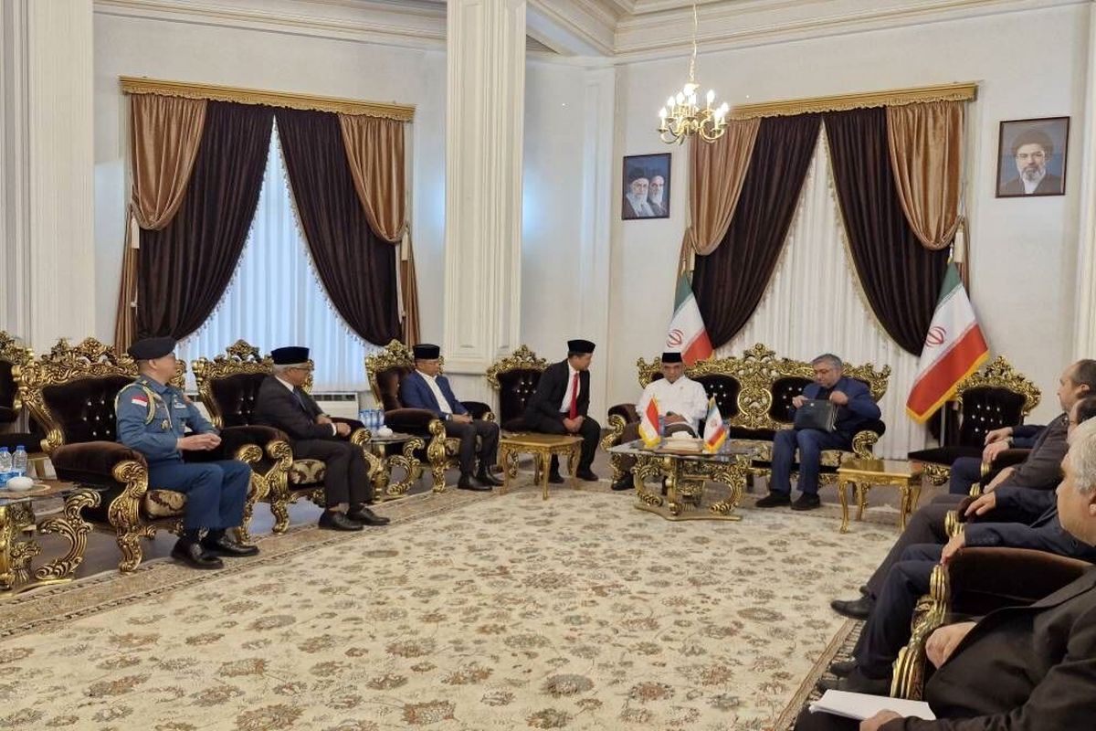 Menlu RI Sugiono, Ketua MPR Ahmad Muzani, dan delegasi ormas Islam Indonesia tiba di Mashhad untuk menghadiri prosesi penghormatan terakhir kepada Ayatullah Ali Khamenei.