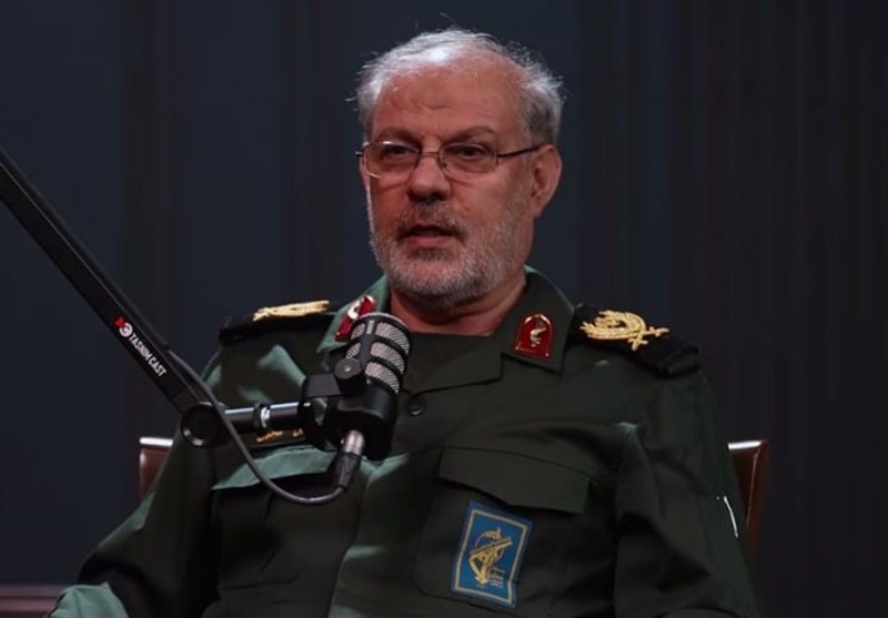 Juru Bicara IRGC Brigjen Hossein Mohebi mengumumkan pangkalan militer AS di Al-Tanf, Suriah, menjadi sasaran dalam Operasi Nasr 2. (Foto: Tasnim News Agency)