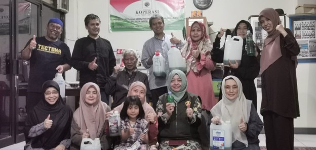 Pelatihan pembuatan sabun ramah lingkungan dan tahu yang diselenggarakan DPD ABI Kota Bandung bersama Koperasi LPS di Husainiyah Zahra, Bandung, Sabtu (18/7).