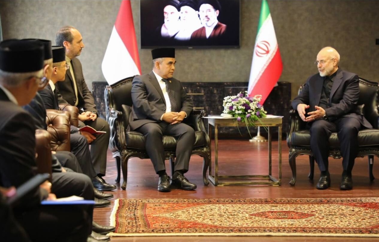 Ketua Parlemen Iran Mohammad Baqer Qalibaf menerima Ketua MPR RI Ahmad Muzani beserta delegasi Indonesia dalam pertemuan resmi di Teheran, Jumat (10/7). (IRNA)