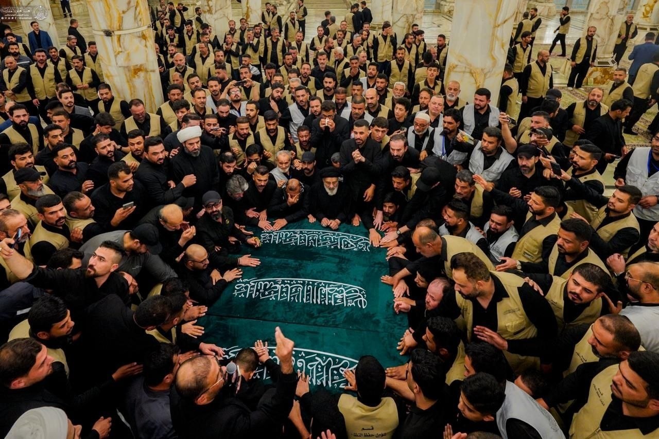 Panitia mengubah jadwal prosesi pemakaman Imam Ali Khamenei di Mashhad menjadi pukul 14.00 waktu setempat setelah iring-iringan dari Irak mengalami keterlambatan akibat membludaknya jumlah pelayat.