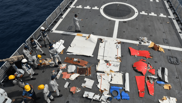 Otoritas Pakistan melanjutkan pencarian bangkai pesawat dan lima awak yang hilang di Laut Oman. (Foto: Fars News Agency)