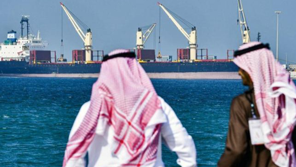 Arab Saudi mempercepat jalur ekspor minyak melalui Laut Merah untuk mengurangi ketergantungan pada Selat Hormuz.