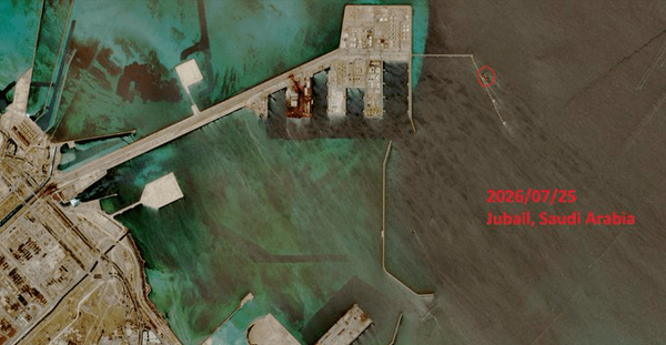 Citra satelit memperlihatkan dermaga minyak di Arab Saudi tampak lengang seiring meningkatnya eskalasi konflik di kawasan Teluk.