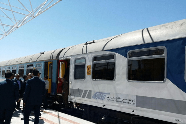 Jalur kereta Teheran–Mashhad dihentikan sementara setelah serangan, di tengah operasi balasan drone Iran terhadap pangkalan AS.