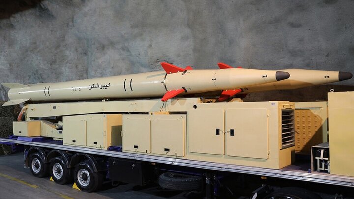 Rudal balistik Khaibar Shekan menjadi sorotan dalam analisis Mehr News Agency mengenai perubahan keseimbangan konflik Iran–Amerika Serikat. (Foto: Arsip)