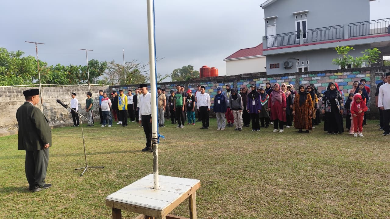 Yayasan Azzahra Balikpapan menggelar upacara HUT ke-81 RI dan menyerukan penguatan peran sosial di tengah masyarakat.