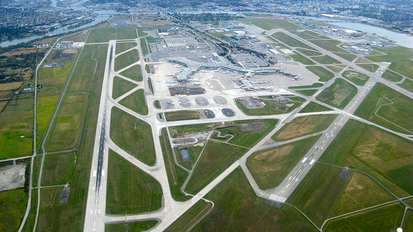 Bandara Washington berada dalam status darurat setelah kebakaran terjadi di area sekitar fasilitas bandara.